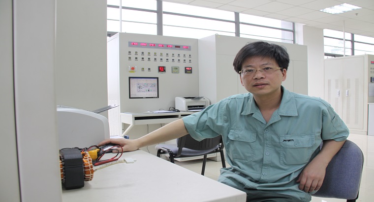 嘉兴市总工会授予pg电子麻将胡了试玩技术中心副主任姚辉军“嘉兴市五一劳动奖章”荣誉称号